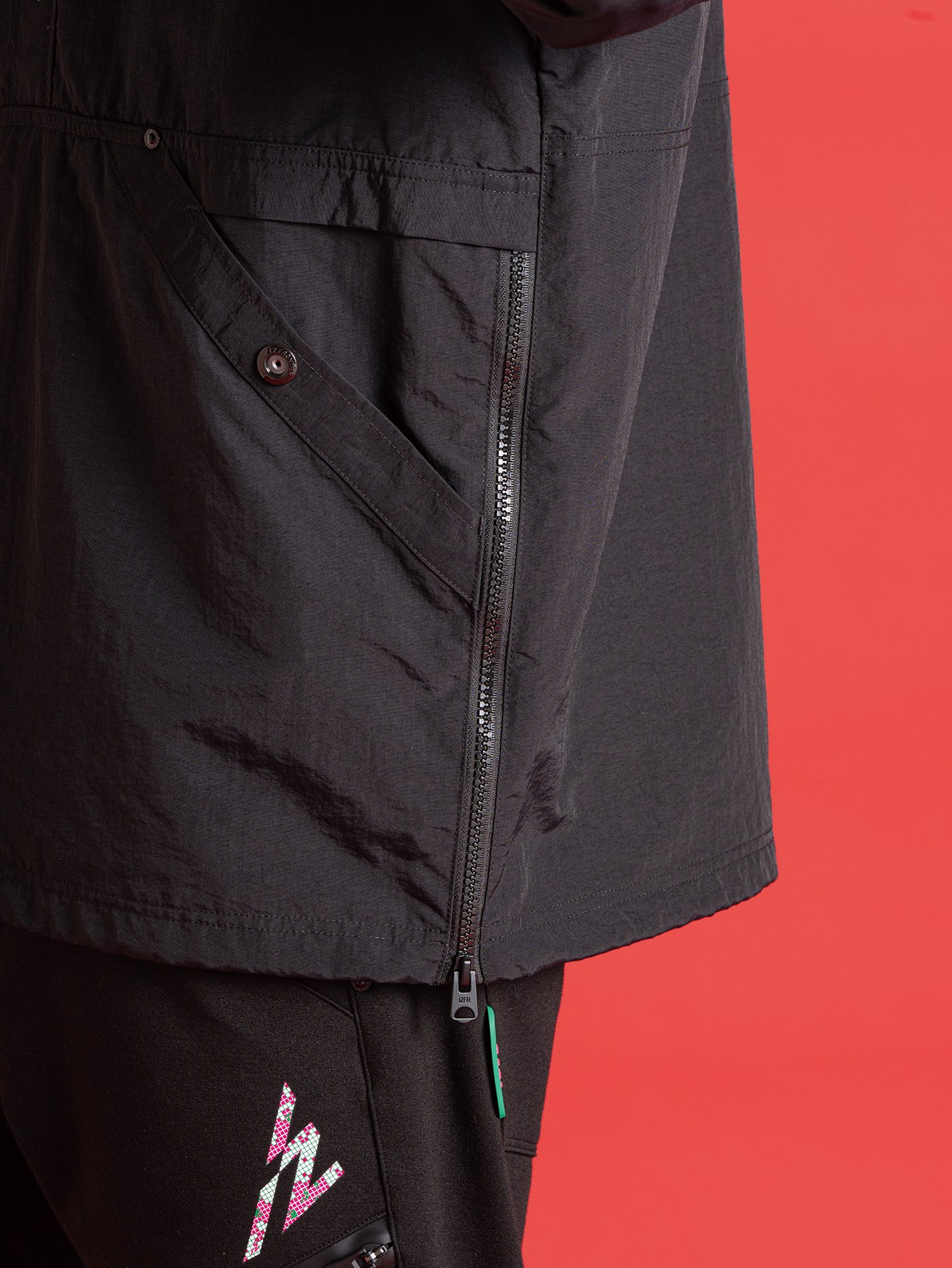 I'Z FRONTIER HARD TASRAN NYLON HALF ZIP PARKA #9019 レアブラック